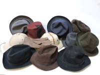 Lot 496 - Collection of hats