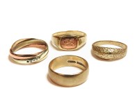 Lot 1131 - A 9ct gold gentleman's two colour Welsh signet ring set with Welsh dragon plaque