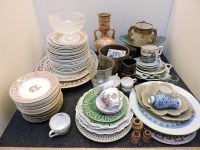 Lot 354 - A collection of pottery and porcelain