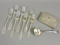 Lot 402 - Two pairs of silver fiddle and thread pattern dinner forks