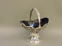 Lot 475 - A pierced silver basket