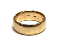 Lot 1120 - A 9ct gold wedding ring