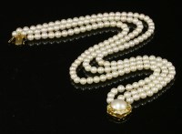 Lot 219 - A three-row uniform cultured pearl choker