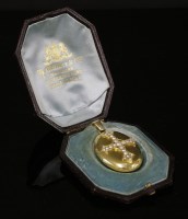 Lot 86 - A cased gold