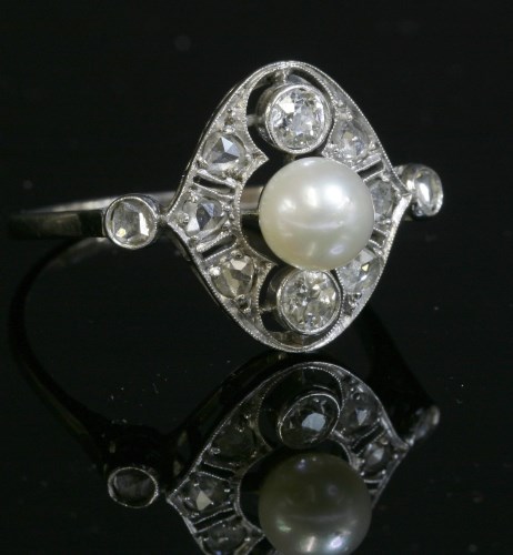 Lot 149 - An Art Deco cultured pearl and diamond plaque ring