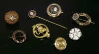 Lot 1564 - An American Art Nouveau gold brooch