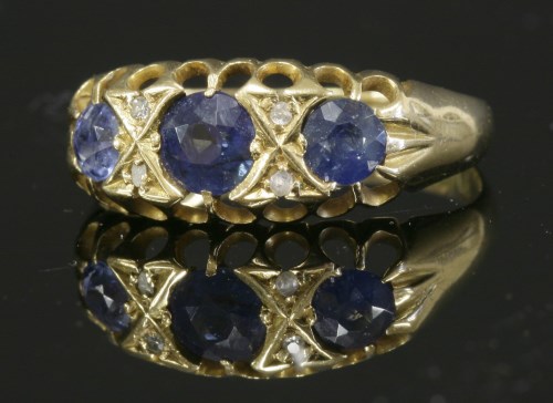 Lot 51 - An Edwardian 18ct gold three stone sapphire boat-shaped ring