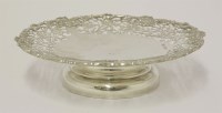 Lot 460 - A George IV silver cake stand