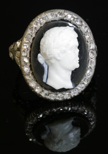 Lot 3 - An hardstone cameo and diamond ring