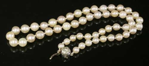 Lot 193 - A single row graduated cultured pearl necklace