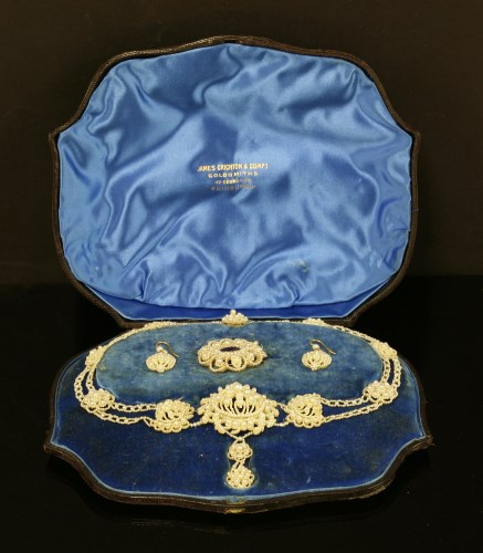 Lot 14 - A cased early Victorian seed pearl necklace