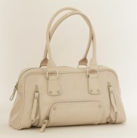 Lot 1091 - A Longchamp pink patent calfskin leather handbag