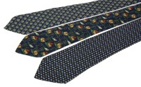 Lot 1499 - Three Hermès silk ties