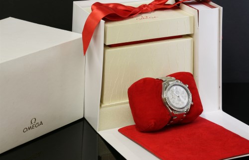 Lot 307 - A ladies' stainless steel diamond set Omega automatic bracelet watch