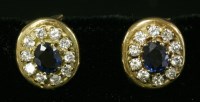 Lot 302 - A pair of gold