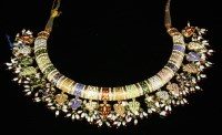Lot 251 - An Indian high carat gold and enamel necklace