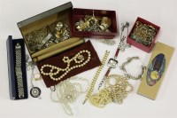 Lot 82 - A large quantity of costume jewellery