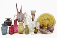 Lot 196 - A collection of mixed coloured glass ware