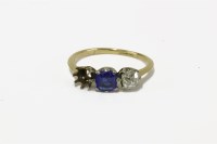 Lot 19 - A gold three stone sapphire doublet and diamond ring