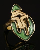 Lot 234 - An American gold and enamel abstract ring