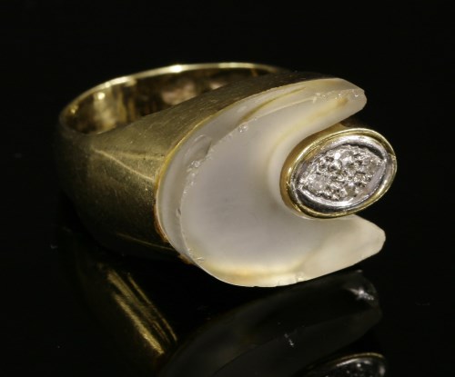 Lot 246 - A Continental diamond and rock crystal ring