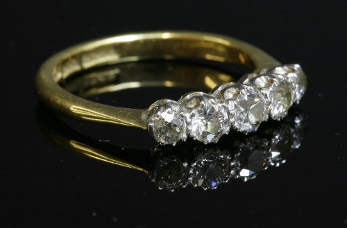 Lot 143 - A graduated five stone diamond ring