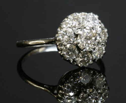 Lot 70 - A diamond cluster ring