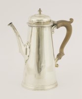 Lot 472 - An American George I-style coffee pot