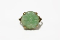 Lot 7 - A carved jade plaque ring