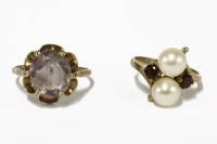 Lot 76 - A 9ct gold garnet and cultured pearl crossover ring
