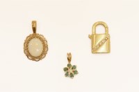 Lot 29 - An 18ct gold diamond set padlock charm/clasp
