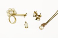 Lot 14 - A gold Mikimoto graduated cultured pearl cluster ribbon brooch marked 14k