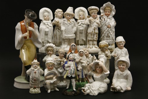 Lot 292 - A large collection of porcelain fairing figures