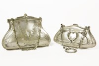 Lot 114 - An Art Nouveau silver purse
