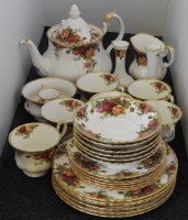 Lot 338 - A collection of Royal Albert Old Country Roses tea wares