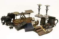 Lot 285 - A collection of miscellaneous items