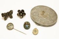 Lot 56 - A collection of costume jewellery