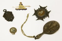 Lot 16 - A collection of items to include a gold enamel Royal Artillery Military sweethearts bar brooch