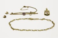 Lot 14 - A gold 'S' link chain bracelet
