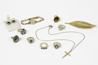 Lot 195 - A collection of costume jewellery