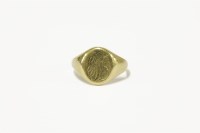 Lot 62 - A gentleman's 9ct gold signet ring