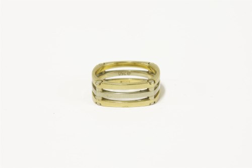 Lot 71 - An 18ct two colour three row band ring