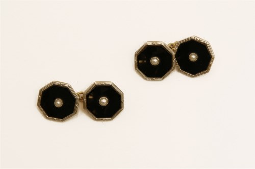 Lot 83 - A pair of 18ct gold and platinum onyx and split pearl chain link cufflinks
4.64g