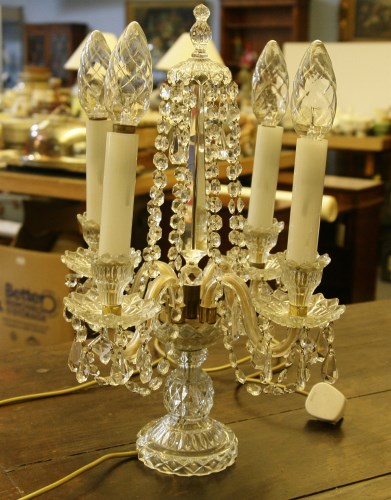 Lot 258 - An early 20th century cut glass table light