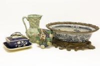 Lot 330 - A quantity of miscellaneous ceramics and glassware