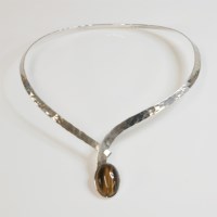 Lot 55 - A Continental modernist torque style tiger's eye necklace