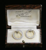 Lot 392 - A pair of platinum