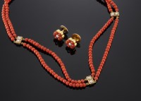 Lot 409 - An Indian high carat gold two-row coral and cultured pearl necklace