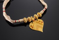 Lot 518 - An Indian high carat gold heart-shaped pendant necklace