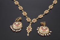 Lot 528 - An Indian high carat gold synthetic ruby and synthetic white sapphire necklace